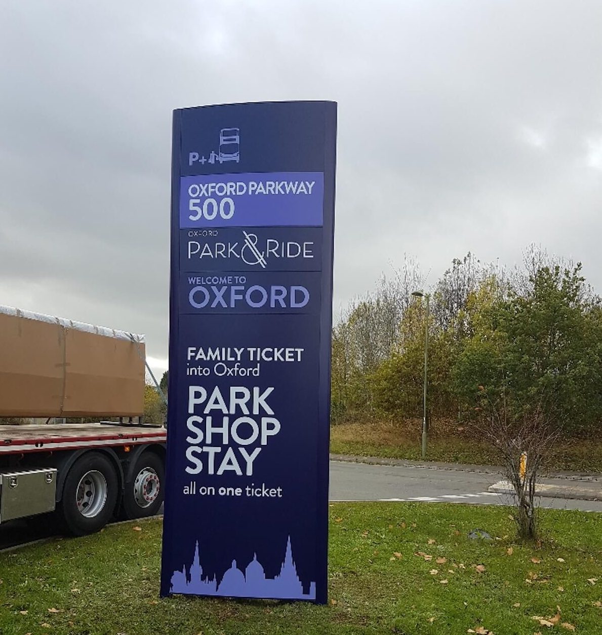 Car Park Signage: Infocurve Totem Sign at Oxford Park and Ride