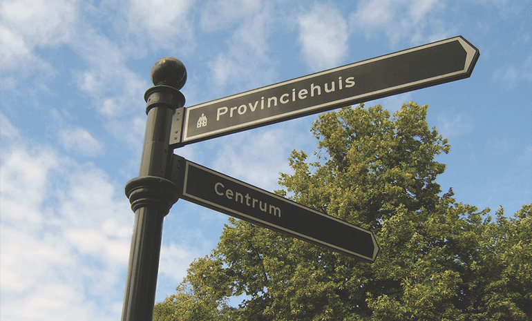 Wayfinding fingerpost heritage sign