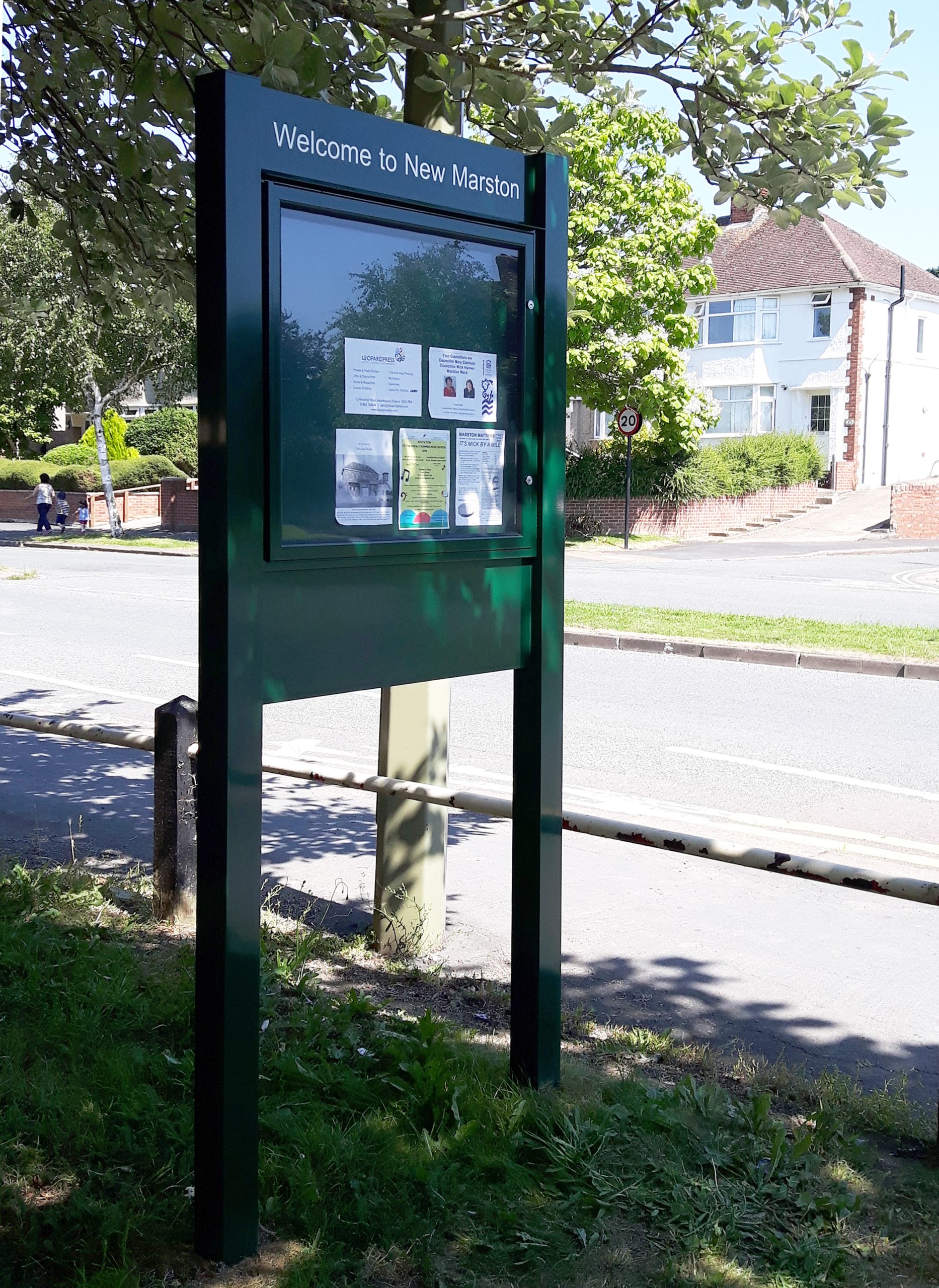 Varicase Noticeboard with a flat header panel